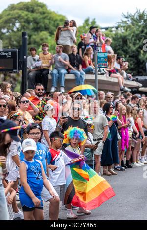 Brighton, 2. August 2025: Die jährliche Pride-Parade in Brighton heute Nachmittag Stockfoto