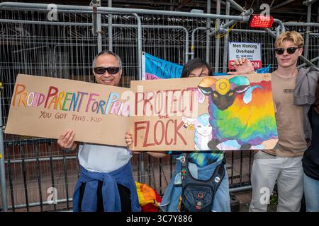 Brighton, 2. August 2025: Die jährliche Pride-Parade in Brighton heute Nachmittag Stockfoto