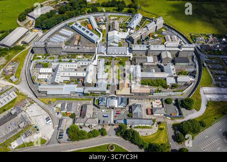 Luftaufnahme des Dartmoor Prison in Princetown, Dartmoor, mit historischer Struktur und umliegendem Moorland bei Tageslicht Stockfoto