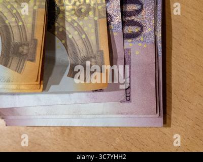 ungarisches Geld und vócredit-Karte Stockfoto