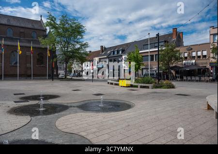 Der alte Marktplatz oder Marktplein des Dorfes Kuurne, Westflandern, Belgien 11. Juli 2025 Stockfoto