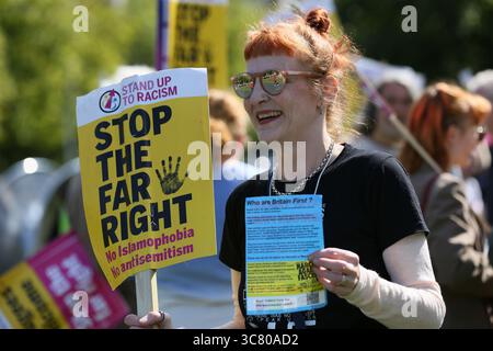 Manchester, Großbritannien. August 2025. Die britische Fist-Proteste stießen auf Gegenproteste . Manchester, Großbritannien. Quelle: Barbara Cook/Alamy Live News Stockfoto