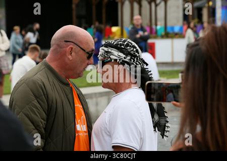Manchester, Großbritannien. August 2025. Die britische Fist-Proteste stießen auf Gegenproteste . Manchester, Großbritannien. Quelle: Barbara Cook/Alamy Live News Stockfoto