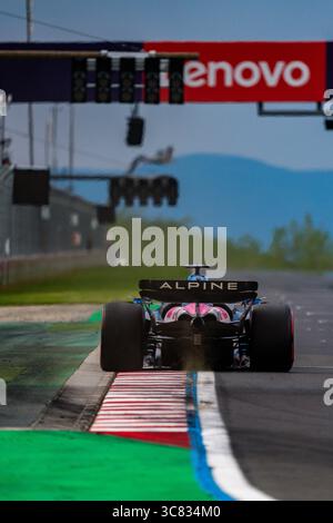 Budapest, Ungarn. August 2025. Pierre Gasly, französischer Fahrer des BWT Alpine F1 Teams, während der Qualifikation zum Großen Preis der Formel 1 von Ungarn 2025. (Foto: Luca Martini/SOPA Images/SIPA USA) Credit: SIPA USA/Alamy Live News Stockfoto