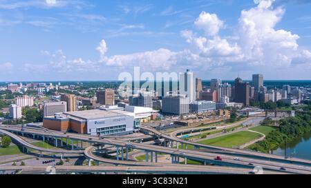 Drohnenfotografie von Downtown Memphis, Tennessee im Juni Stockfoto