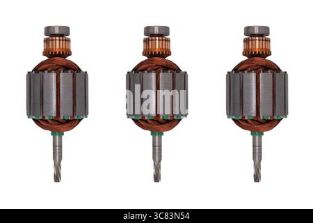 Elektrische DC-Motorrotoren mit Kupferkommutator und Spulenwicklung isoliert auf weißem Hintergrund. Magnet Motor isoliert. Anlasser-Ankermotor. Stockfoto