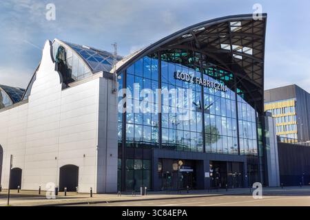 Lodz, Polen - 07. April 2024: Bahnhof in Lodz Fabryczna in Polen Stockfoto