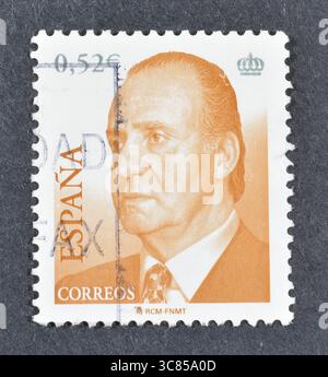 Gestempelte Briefmarke, gedruckt von Spanien, die Porträt von König Juan Carlos zeigt, um 2004. Stockfoto