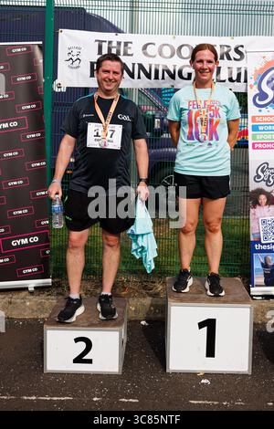 Belfast, Großbritannien. August 2025. 08/2025 Belfast 3000 Menschen haben heute am Feile 5k & 10k Run in West Belfast teilgenommen. Die Rains hielten an einem warmen, schwülen Morgen für die Runners ab. Quelle: Bonzo/Alamy Live News Stockfoto