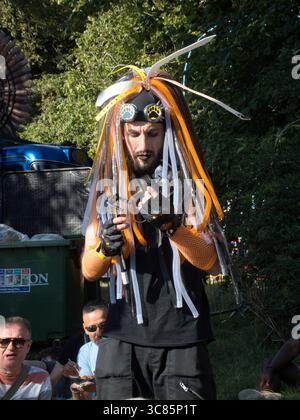 Preston Park, Brighton, East Sussex, Großbritannien. August 2025. Allgemeine Szenen von LBGTQ-Leuten in Brighton PrideÕs LBGTQ „Pride on the Park“, gehalten in Preston Park, Brighton, Großbritannien Credit: ELJaypix/Alamy Live News Stockfoto