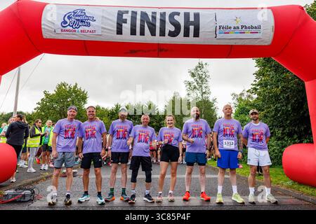 Belfast, Großbritannien. August 2025. 08/2025 Belfast 3000 Menschen haben heute am Feile 5k & 10k Run in West Belfast teilgenommen. Die Rains hielten an einem warmen, schwülen Morgen für die Runners ab. Quelle: Bonzo/Alamy Live News Stockfoto