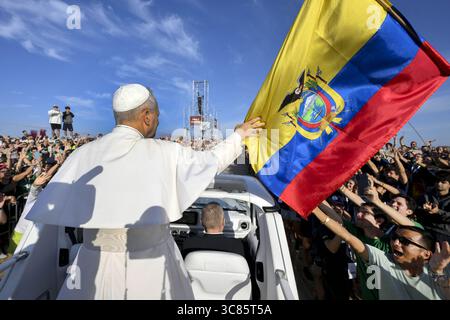 Rom, Italien. August 2025. Eine Million junge Menschen versammeln sich in Tor Vergata am Stadtrand von Rom, Italien, um die Messe zum Jubiläum der Jugend zu feiern, die Papst Leo XIV. Am 3. August 2025 feierte. Foto: (EV) Vatican Media/ABACAPRESS.COM Credit: Abaca Press/Alamy Live News Stockfoto