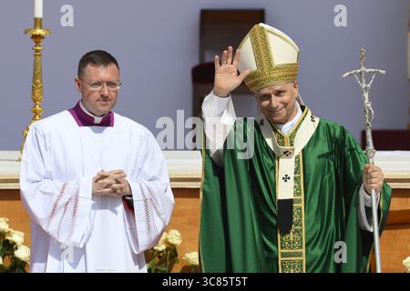 Rom, Italien. August 2025. Eine Million junge Menschen versammeln sich in Tor Vergata am Stadtrand von Rom, Italien, um die Messe zum Jubiläum der Jugend zu feiern, die Papst Leo XIV. Am 3. August 2025 feierte. Foto: (EV) Vatican Media/ABACAPRESS.COM Credit: Abaca Press/Alamy Live News Stockfoto