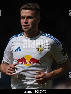 Leeds, Großbritannien. August 2025. Leeds, Großbritannien. August 2025. Gabriel Gudmundsson von Leeds United während des Vorbereitungsspiels Leeds United gegen Villarreal in Elland Road, Leeds, Großbritannien, 2. August 2025 (Foto: Mark Cosgrove/News Images) Credit: News Images LTD/Alamy Live News Stockfoto