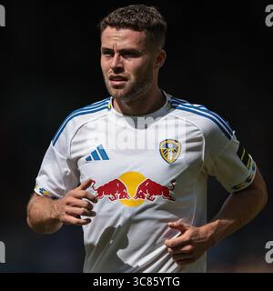 Leeds, Großbritannien. August 2025. Leeds, Großbritannien. August 2025. Gabriel Gudmundsson von Leeds United während des Vorbereitungsspiels Leeds United gegen Villarreal in Elland Road, Leeds, Großbritannien, 2. August 2025 (Foto: Mark Cosgrove/News Images) Credit: News Images LTD/Alamy Live News Stockfoto
