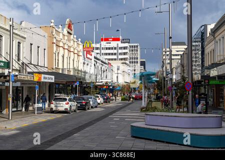 Dunedin Stadtzentrum, Otago Region, Südinsel, Neuseeland, Geschäfte und Geschäfte entlang der George Street im Zentrum von Dunedin, ein wichtiges Ziel für Einkäufer Stockfoto
