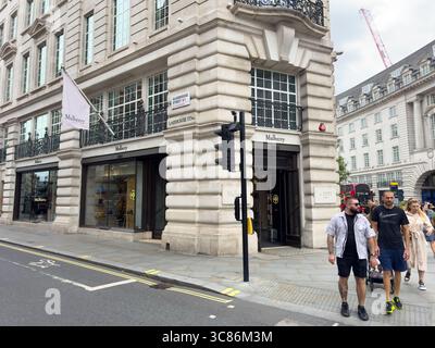 August 2025 Außenansicht des Luxus-Modegeschäfts Mulberry in Glasshouse Street/Regent Street, Central London, Großbritannien Stockfoto