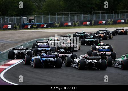 Mogyorod, Hongrie. August 2025. Start des Rennens während des Grand Prix von Lenovo Ungarn 2025, 14. Runde der FIA Formel-1-Weltmeisterschaft 2025 vom 1. Bis 3. August 2025 auf dem Hungaroring, in Mogyorod, Ungarn - Foto Julien Delfosse/DPPI Credit: DPPI Media/Alamy Live News Stockfoto