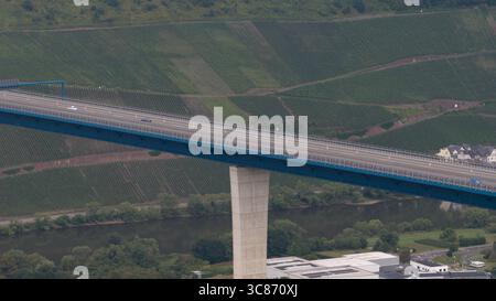Die Hochmoselbrucker Hochmoselbrücke über die Mosel in Deutschland. Stockfoto