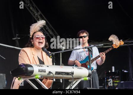Kitti, Katie Doyle, live beim Lazydays Musikfestival in Priory Park, Southend on Sea, Essex, Großbritannien Stockfoto