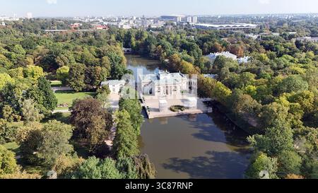 Luftaufnahme des Palastes auf der Insel, Warschau, Polen Stockfoto