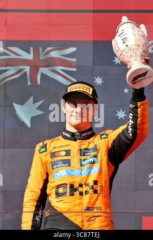 Budapest, Ungarn. August 2025. Oscar Piastri (aus) McLaren feiert seinen zweiten Platz auf dem Podium. 03.08.2025. Formel-1-Weltmeisterschaft, Rd 14, Großer Preis Von Ungarn, Budapest, Ungarn, Wettkampftag. Das Foto sollte lauten: XPB/Alamy Live News. Stockfoto