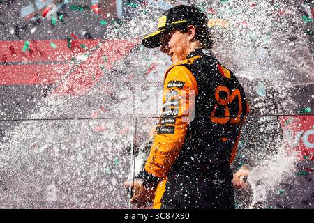 Budapest, Ungarn. August 2025. Oscar Piastri von McLaren wird am 3. August 2025 auf dem Hungaroring-Kurs in Mogyorod bei Budapest auf dem Podium des Formel-1-Großen Preises von Ungarn gesehen. (Kreditbild: © Beata Zawrzel/ZUMA Press Wire) NUR REDAKTIONELLE VERWENDUNG! Nicht für kommerzielle ZWECKE! Stockfoto