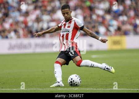 EINDHOVEN - Mauro Junior des PSV Eindhoven während der 29. Ausgabe des Johan Cruijff Schaal zwischen PSV Eindhoven und Go Ahead Eagles im Phillips Stadium am 3. August 2025 in Eindhoven, Niederlande. ANP BAS CZERWINSKI Stockfoto
