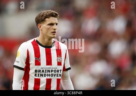 EINDHOVEN - Guus Til vom PSV Eindhoven während der 29. Ausgabe des Johan Cruijff Schaals zwischen PSV Eindhoven und Go Ahead Eagles im Phillips Stadium am 3. August 2025 in Eindhoven, Niederlande. ANP BART STOUTJESDIJK Stockfoto