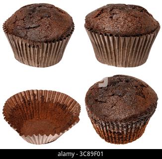 Collage aus drei Schokoladenmuffins in Pappbecher und einer leeren Papiercupcake-Pfanne, isolierter Hintergrund Stockfoto