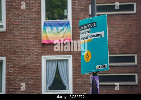 Wahlplakate zur Kommunalwahl im September 2025 sind in Köln zu sehen. Ja zur CDU - Nein zur Verwahrlosung Kommunalwahl NRW *** Wahlplakate für die Kommunalwahl im September 2025 sind in Köln zu sehen Ja zur CDU Nein zur NRW-Kommunalwahl NRW Stockfoto