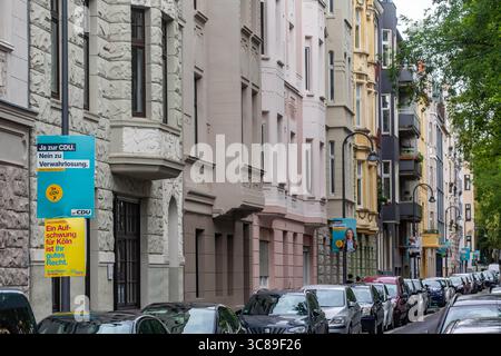 Wahlplakate zur Kommunalwahl im September 2025 sind in Köln zu sehen. CDU Nein zur Verwahrlosung - FDP ein Aufschwung für Köln ist ihr gutes Recht Kommunalwahl NRW *** Wahlplakate für die Kommunalwahl im September 2025 sind in Köln zu sehen CDU Nein zur Verwahrlosung der FDP ein Aufschwung für Köln ist ihre richtige Kommunalwahl NRW Stockfoto