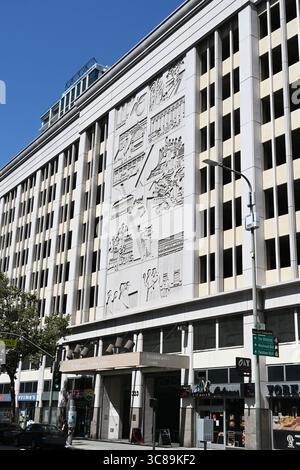 LOS ANGELES, KALIFORNIEN - 30. JULI 2025: Das Broadway Spring Center in der Innenstadt von Los Angeles. Stockfoto