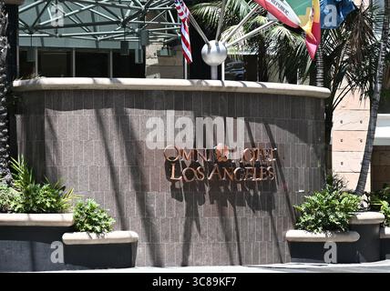 LOS ANGELES, KALIFORNIEN - 30. JULI 2025: Das Omni Los Angeles Hotel at California Plaza. Stockfoto