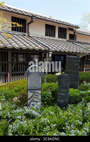 Das Omihachiman City Kawara Museum (近江八幡市立かわらミュージアム), eine einzigartige Ausstellung von „Kawara“ (japanische Porzellan-Dachziegel) in Omihachiman, Shiga, Japan. Stockfoto