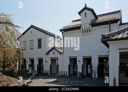 Das Omihachiman City Kawara Museum (近江八幡市立かわらミュージアム), eine einzigartige Ausstellung von „Kawara“ (japanische Porzellan-Dachziegel) in Omihachiman, Shiga, Japan. Stockfoto