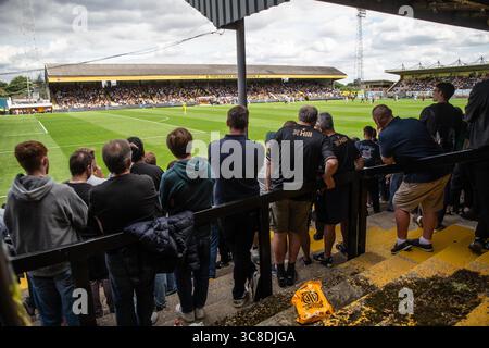 Allgemeine Ansicht des Fußballspiels im Cledara Abbey Stadium. Heimstadion des Cambridge United Football Club Stockfoto