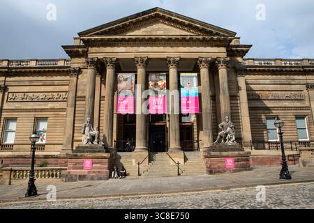 Liverpool, Großbritannien - 20. September 2024: Außenansicht der Walker Art Gallery in Liverpool, Großbritannien. Stockfoto