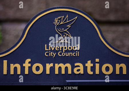 Liverpool, Vereinigtes Königreich - 20. September 2024: Nahaufnahme eines Schildes des Stadtrates von Liverpool. Stockfoto