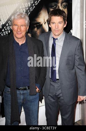 Richard Gere und Ethan Hawke bei der Premiere von „Brooklyn's Finest“ in New York City - 02. März 2010 Stockfoto