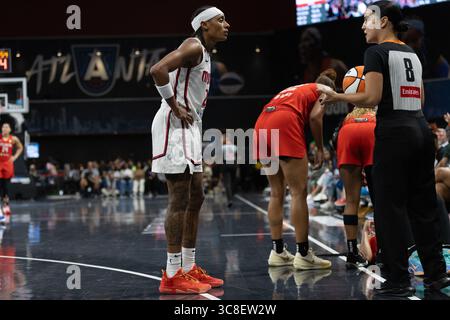 College Park, USA. August 2025. Washington Mystics schlüpfen am 3. August 2025 in der Gateway Center Arena in College Park, GA, in den Atlanta Dream. (Foto: Lawrence Cooper/SIPA USA) Credit: SIPA USA/Alamy Live News Stockfoto