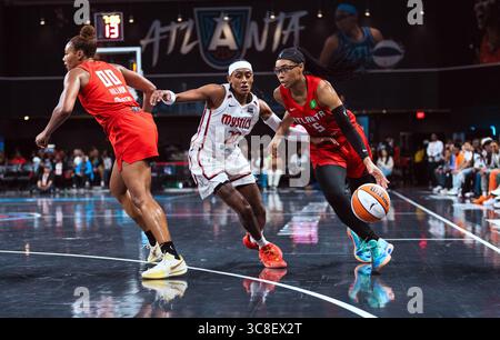 College Park, USA. August 2025. Washington Mystics schlüpfen am 3. August 2025 in der Gateway Center Arena in College Park, GA, in den Atlanta Dream. (Foto: Lawrence Cooper/SIPA USA) Credit: SIPA USA/Alamy Live News Stockfoto