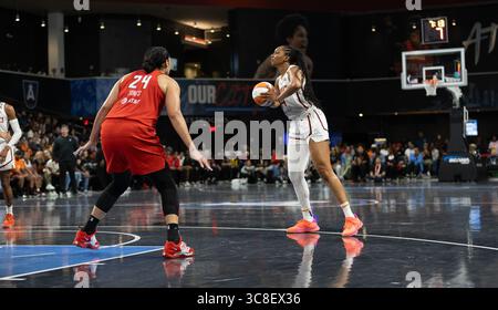 College Park, USA. August 2025. Washington Mystics schlüpfen am 3. August 2025 in der Gateway Center Arena in College Park, GA, in den Atlanta Dream. (Foto: Lawrence Cooper/SIPA USA) Credit: SIPA USA/Alamy Live News Stockfoto