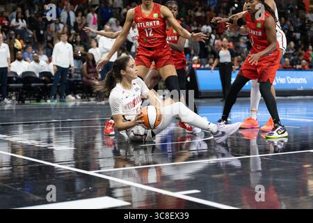 College Park, USA. August 2025. Washington Mystics schlüpfen am 3. August 2025 in der Gateway Center Arena in College Park, GA, in den Atlanta Dream. (Foto: Lawrence Cooper/SIPA USA) Credit: SIPA USA/Alamy Live News Stockfoto