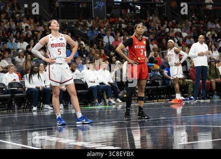 College Park, USA. August 2025. Washington Mystics schlüpfen am 3. August 2025 in der Gateway Center Arena in College Park, GA, in den Atlanta Dream. (Foto: Lawrence Cooper/SIPA USA) Credit: SIPA USA/Alamy Live News Stockfoto