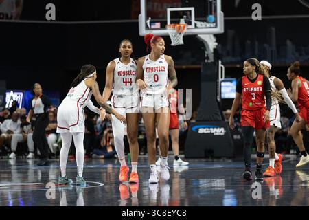 College Park, USA. August 2025. Washington Mystics schlüpfen am 3. August 2025 in der Gateway Center Arena in College Park, GA, in den Atlanta Dream. (Foto: Lawrence Cooper/SIPA USA) Credit: SIPA USA/Alamy Live News Stockfoto