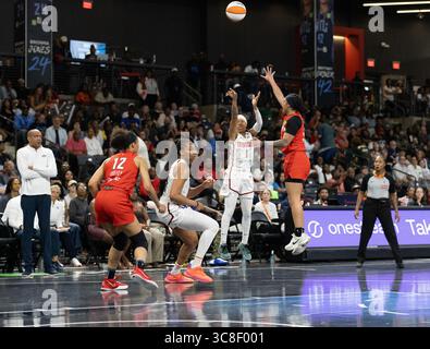 College Park, USA. August 2025. Washington Mystics schlüpfen am 3. August 2025 in der Gateway Center Arena in College Park, GA, in den Atlanta Dream. (Foto: Lawrence Cooper/SIPA USA) Credit: SIPA USA/Alamy Live News Stockfoto