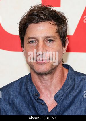 Hollywood, Usa. August 2025. HOLLYWOOD, LOS ANGELES, KALIFORNIEN, USA - 3. AUGUST: Der amerikanische Schauspieler, Rapper, Komponist und Produzent Simon Rex kommt am 3. August 2025 bei der Los Angeles Special Screening von Lionsgate's 'Americana' im Desert 5 Spot at Hollywood Volume, A Tribute Portfolio Hotel Los Angeles (ehemals tommie Hollywood - JDV by Hyatt) in Hollywood, Los Angeles, Kalifornien, USA. (Foto: Xavier Collin/Image Press Agency) Credit: Image Press Agency/Alamy Live News Stockfoto
