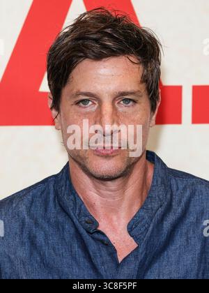 Hollywood, Usa. August 2025. HOLLYWOOD, LOS ANGELES, KALIFORNIEN, USA - 3. AUGUST: Der amerikanische Schauspieler, Rapper, Komponist und Produzent Simon Rex kommt am 3. August 2025 bei der Los Angeles Special Screening von Lionsgate's 'Americana' im Desert 5 Spot at Hollywood Volume, A Tribute Portfolio Hotel Los Angeles (ehemals tommie Hollywood - JDV by Hyatt) in Hollywood, Los Angeles, Kalifornien, USA. (Foto: Xavier Collin/Image Press Agency) Credit: Image Press Agency/Alamy Live News Stockfoto