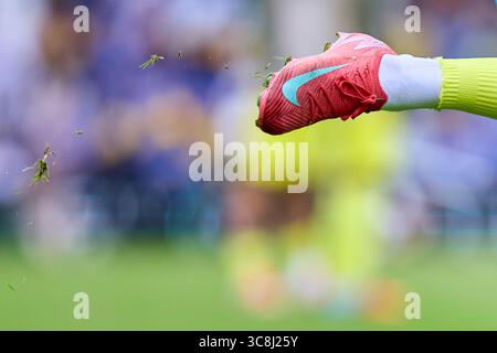 Leeds, Großbritannien. August 2025. LEEDS, ENGLAND - 02. AUGUST: Nike Schuhe während des Freundschaftsspiels zwischen Leeds United und Villarreal CF im Elland Road Stadium am 2. August 2025 in Leeds, England. (Foto von Jose Torres/Photo Players Images/Magara Press) Credit: Magara Press SL/Alamy Live News Stockfoto
